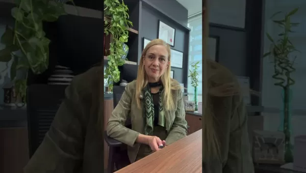 retina,retinacerrahisi,retinadekolmanı,üveit,üveitdoktoru,gözdoktoru,gözhastalıkları,katarakt,katarakttedavisi,gözkızarıklığı,gözkuruluğu,göztansiyonu,konjonktivit,skleral fiksasyon,behçet hastalığı,çocuklarda üveit,sarı nokta,sarı